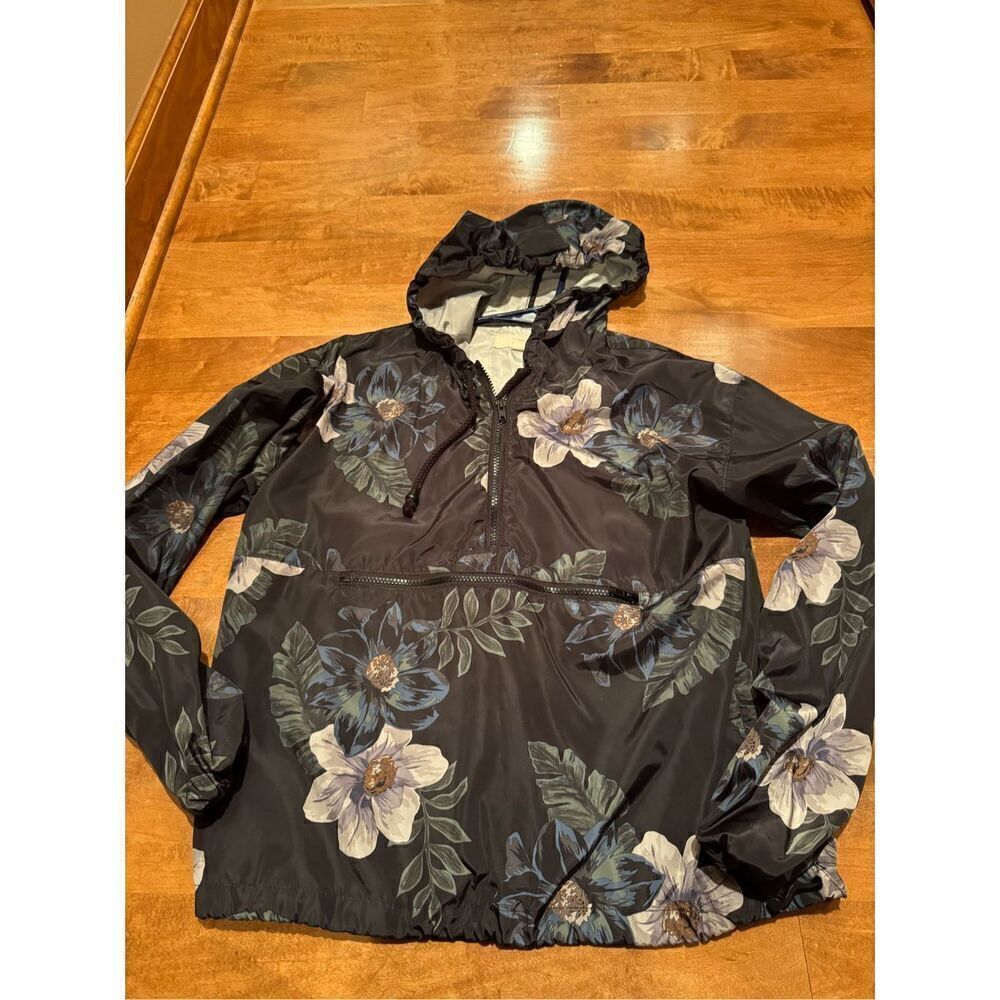 Woman’s thread supply windbreaker